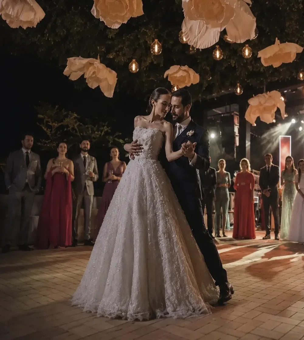 High-end wedding with hanging flowers — Bride Laura